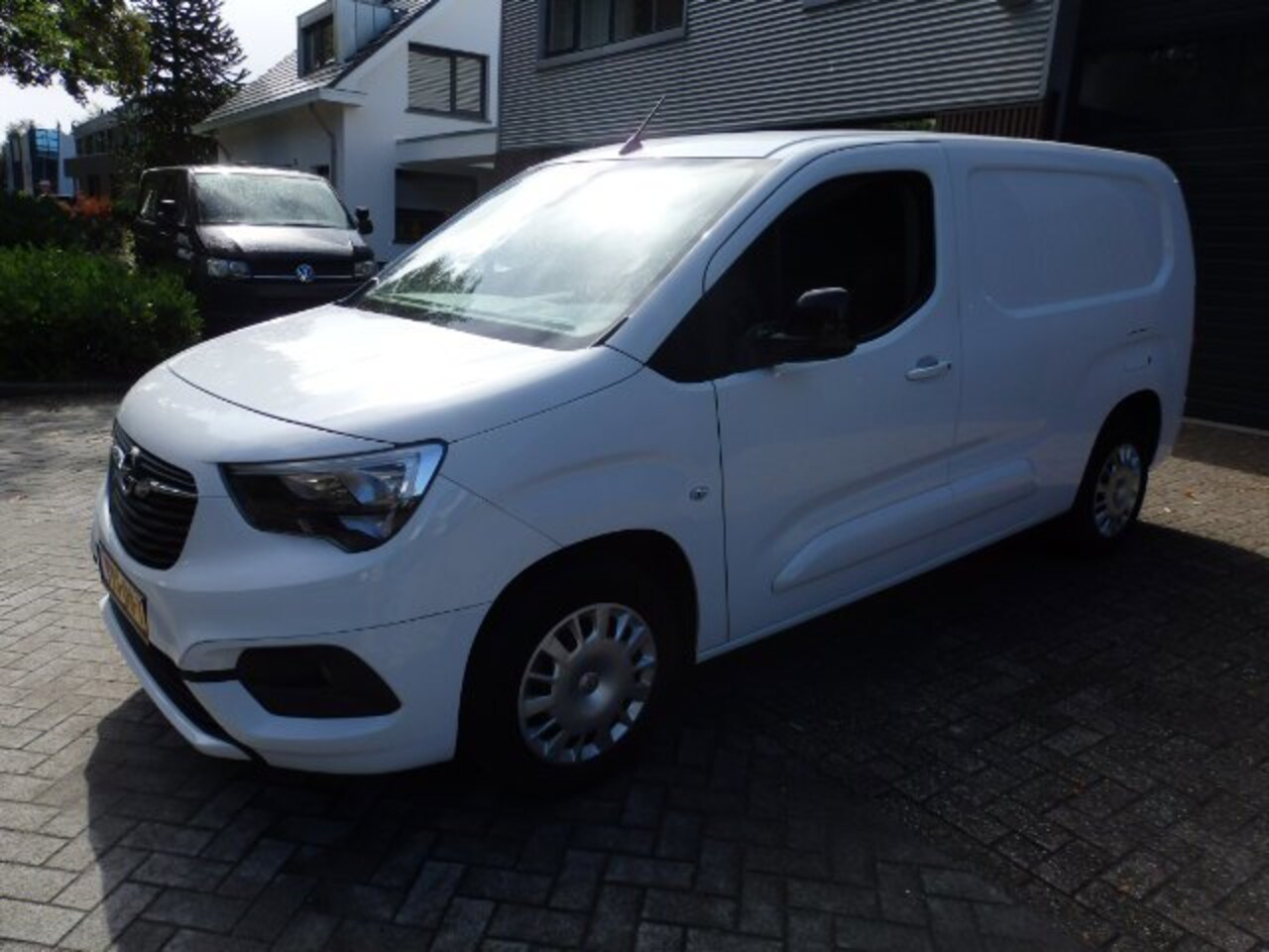 Opel Combo - 1.5 BlueHDi AUTOMAAT L2H1 130 PK AIRCO CRUISE PDC CARPLAY - AutoWereld.nl