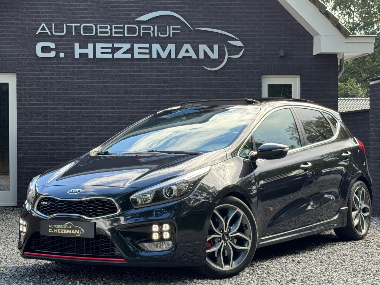 Kia Cee'd - 1.6 T-GDi GT DealerOH Panoramadak Camera KeylessGo Recaro Nieuw Model - AutoWereld.nl