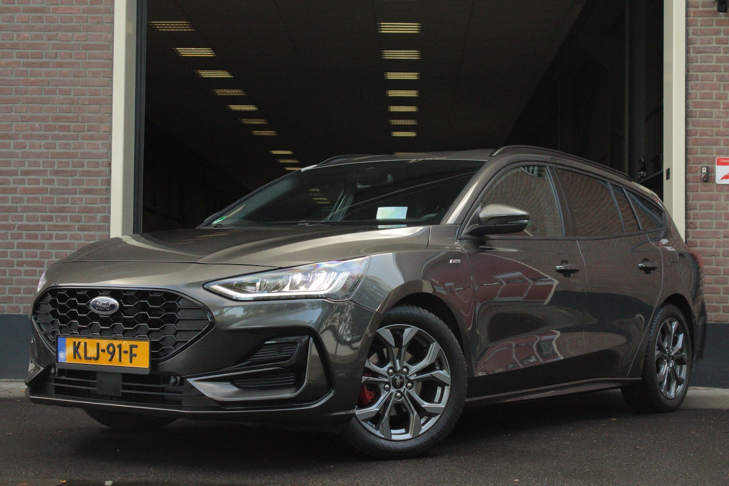 Ford Focus Wagon - 1.0 EcoBoost Hybrid ST Line |HUD|Leder|VolOptie!| - AutoWereld.nl
