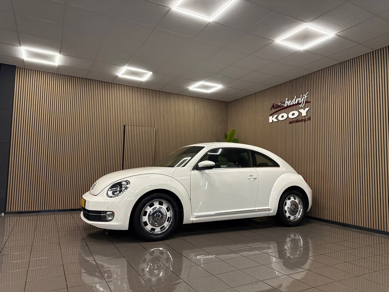 Volkswagen Beetle - 1.2 TSI Design * 1e Eig / Navigatie / LM Velgen / Cruise control / NL Auto * - AutoWereld.nl