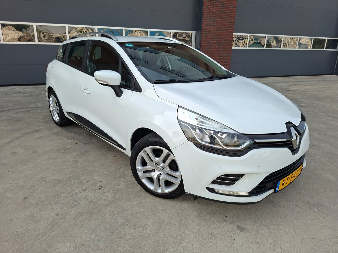 Renault Clio Estate - 1.5 dCi Ecoleader Zen Airco Navigatie Led - AutoWereld.nl