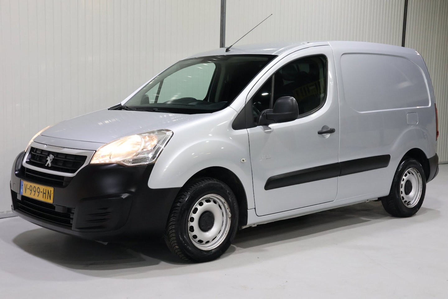 Peugeot Partner - 120 1.6 BlueHDi 100 L1 Première AIRCO - TREKHAAK - SCHUIFDEUR - NETTE STAAT! - AutoWereld.nl