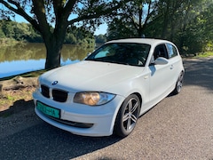 BMW 1-serie - 116i 3 DEURS TREKHAAK AFNEEMBAAR