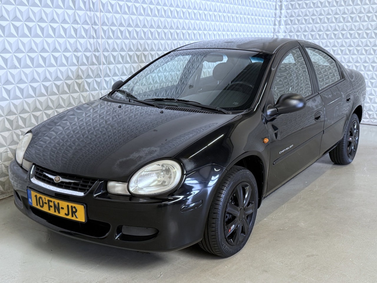 Chrysler Neon - 2.0i-16V LE AUTOMAAT / 150.000km (2000) - AutoWereld.nl