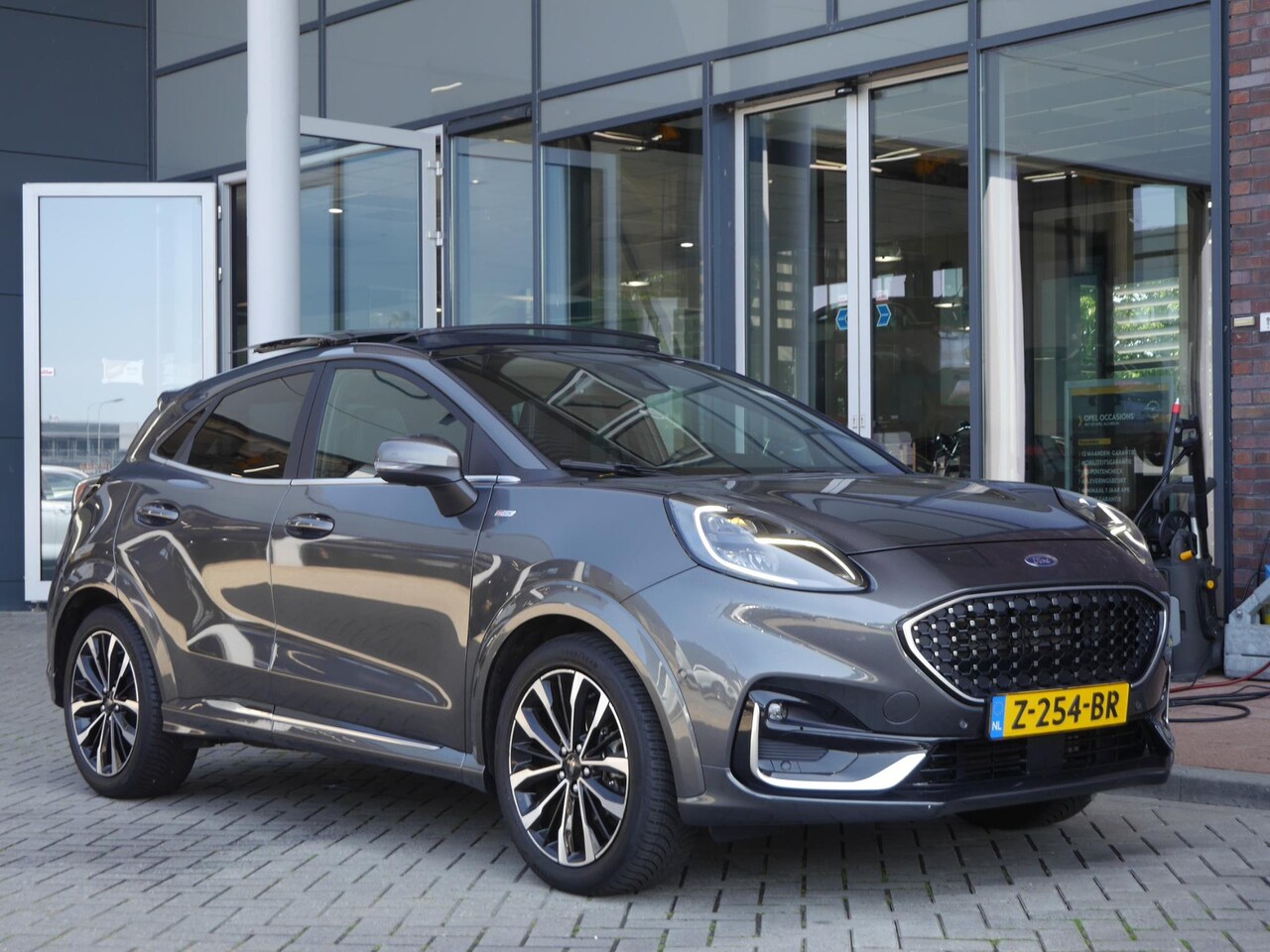 Ford Puma - 1.0 EcoBoost Hybrid ST-Line X Gold Edition | Panoramadak | Trekhaak | Lederen bekleding | - AutoWereld.nl