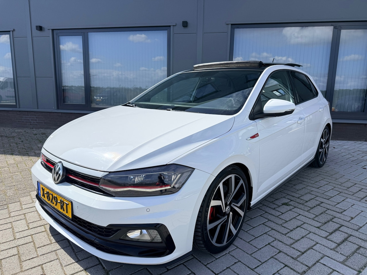 Volkswagen Polo - 2.0 TSI GTI|Automaat|ACC|Pano|Digitaal cocpit|Beats|Camera - AutoWereld.nl
