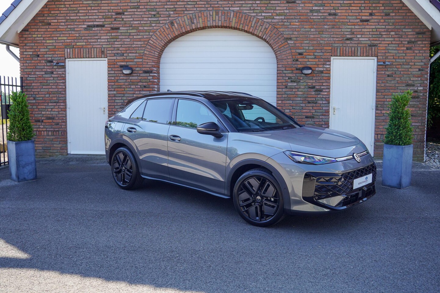 Volkswagen T-Roc - R-Line First Edition IQ.light Apple Carplay Black style Stoel-/stuur verwarming 19 Inch Ca - AutoWereld.nl
