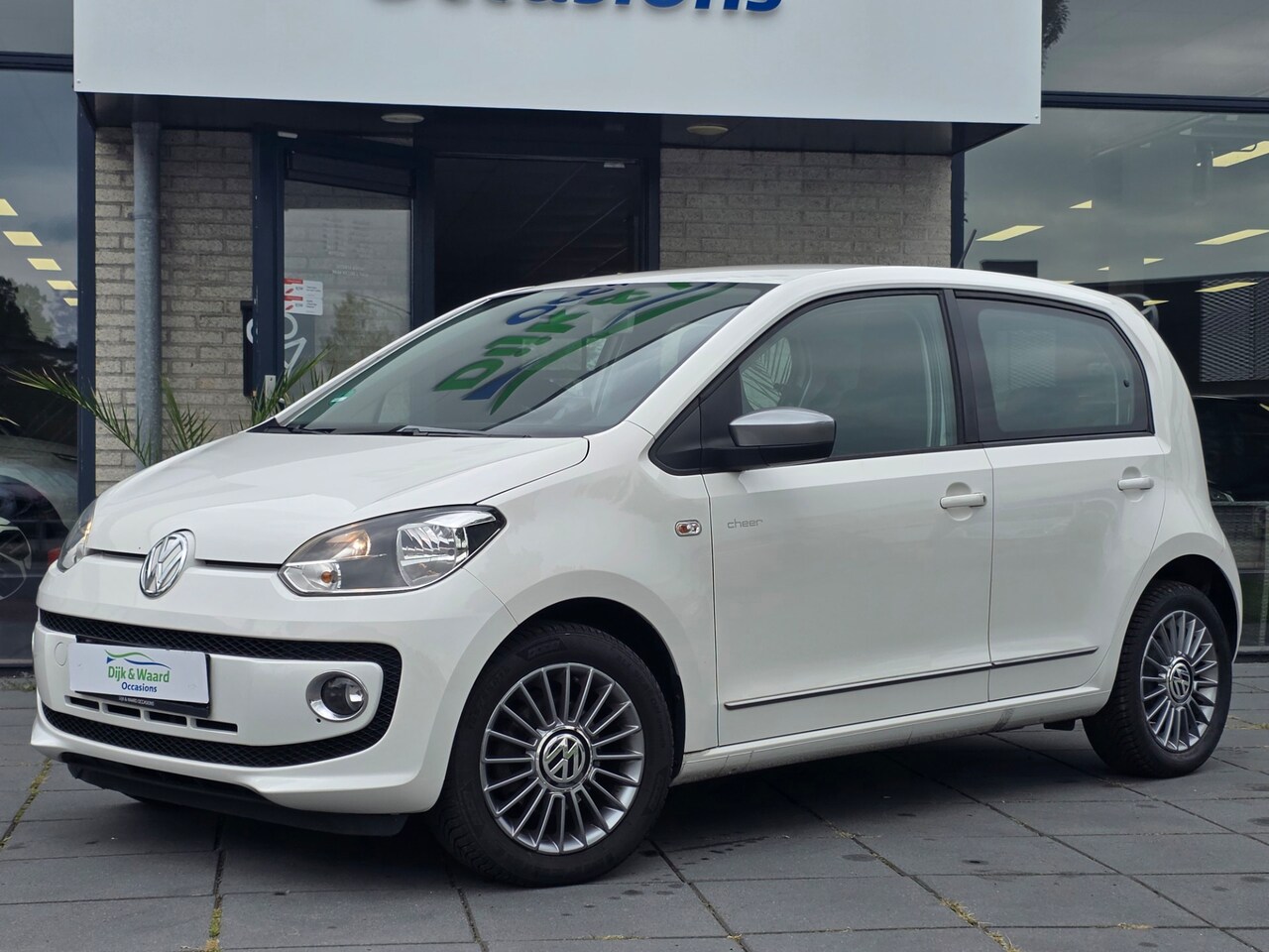 Volkswagen Up! - 1.0 Cheer up! – Automaat – Navigatie – Parkeersensoren – 5-deurs - AutoWereld.nl