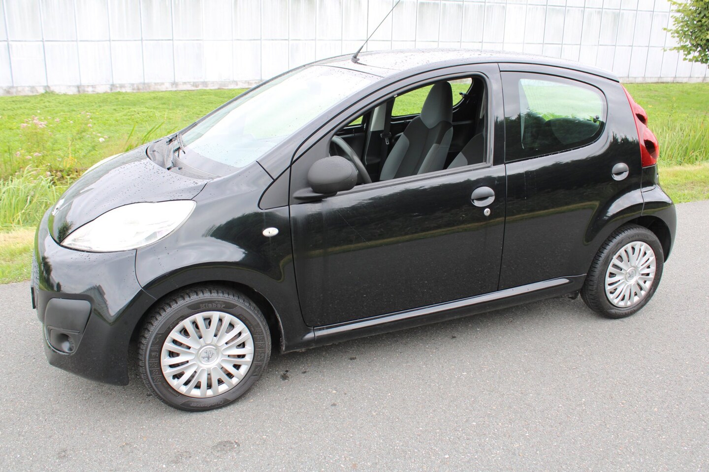 Peugeot 107 - 1.0 Access Accent 5 Drs met Airco - AutoWereld.nl