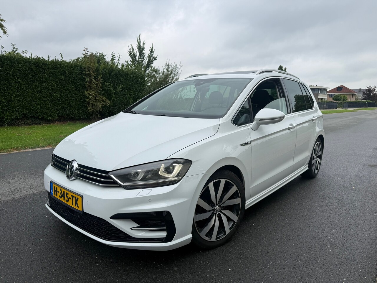 Volkswagen Golf Sportsvan - 1.4 TSI Highline 3xR-LINE/DSG/PANO/NAVI/APK - AutoWereld.nl