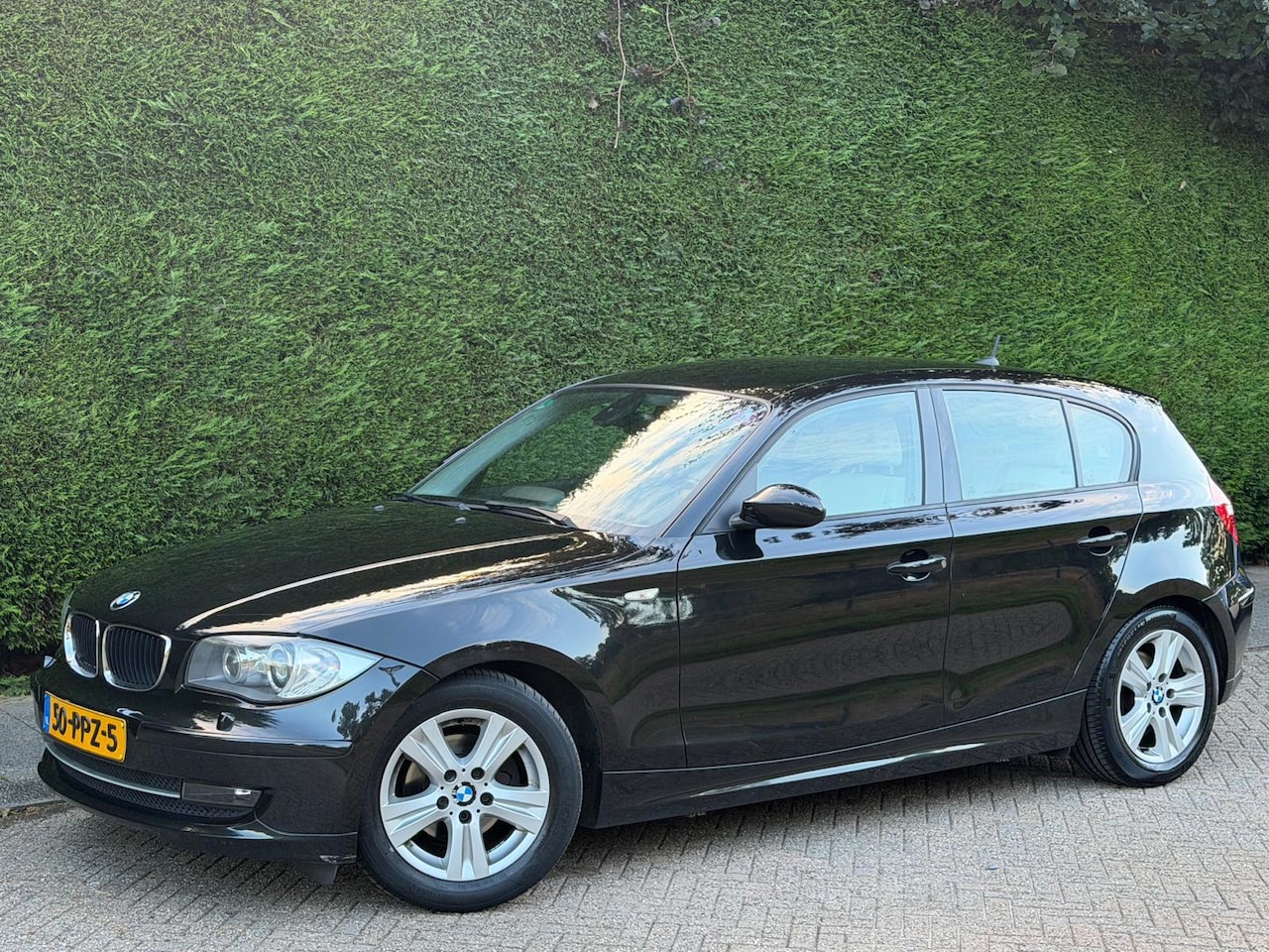 BMW 1-serie - 116i EffDyn. Ed. Business Line Ultimate Edition /XENON/LEER/LAGEKM/RIJDTNIEUW!/ - AutoWereld.nl