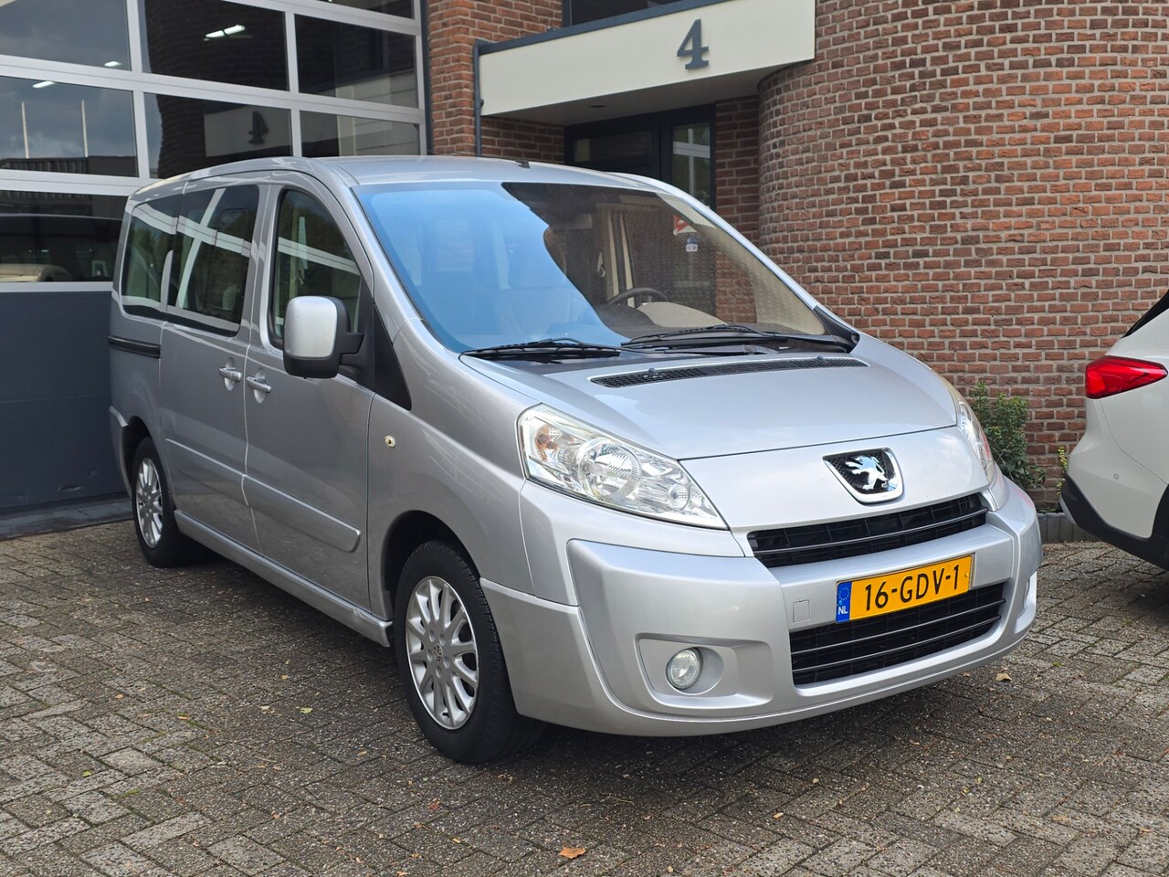 Peugeot Expert Tepee - 2.0 HDI XT L1 8p |Nap |Clima |Cruise |Trekhaak - AutoWereld.nl