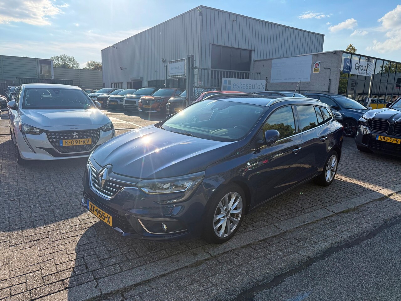 Renault Mégane Estate - 1.3 TCe Limited 1.3 TCe Limited, Navi, Camera, Keyless, Automaat, Dealer onderhouden, Trekhaak, Airco - AutoWereld.nl