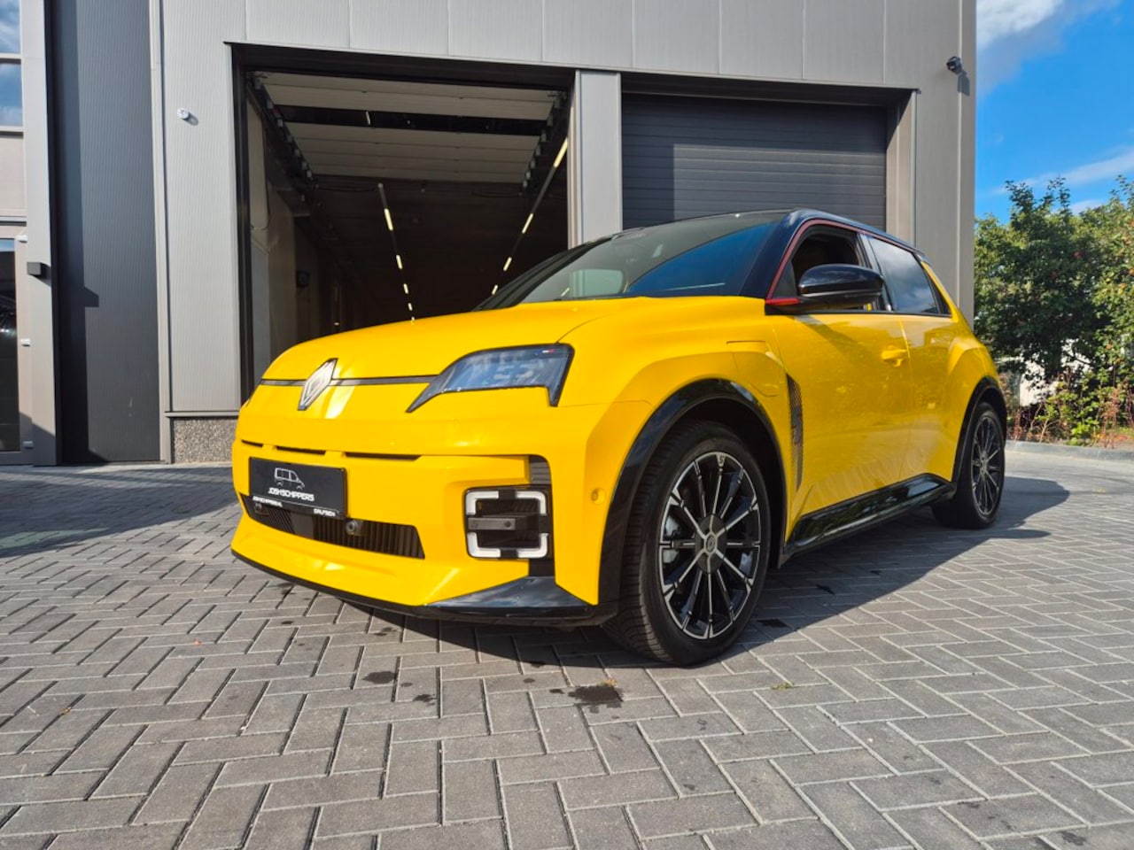 Renault 5 - Renault 5 E-Tech electric drive 110 kW Comfort Range Iconic Five - AutoWereld.nl