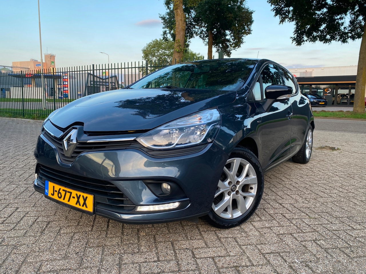Renault Clio - 1.2 16V Airco Navigatie Tel Cruise Trekhaak - AutoWereld.nl