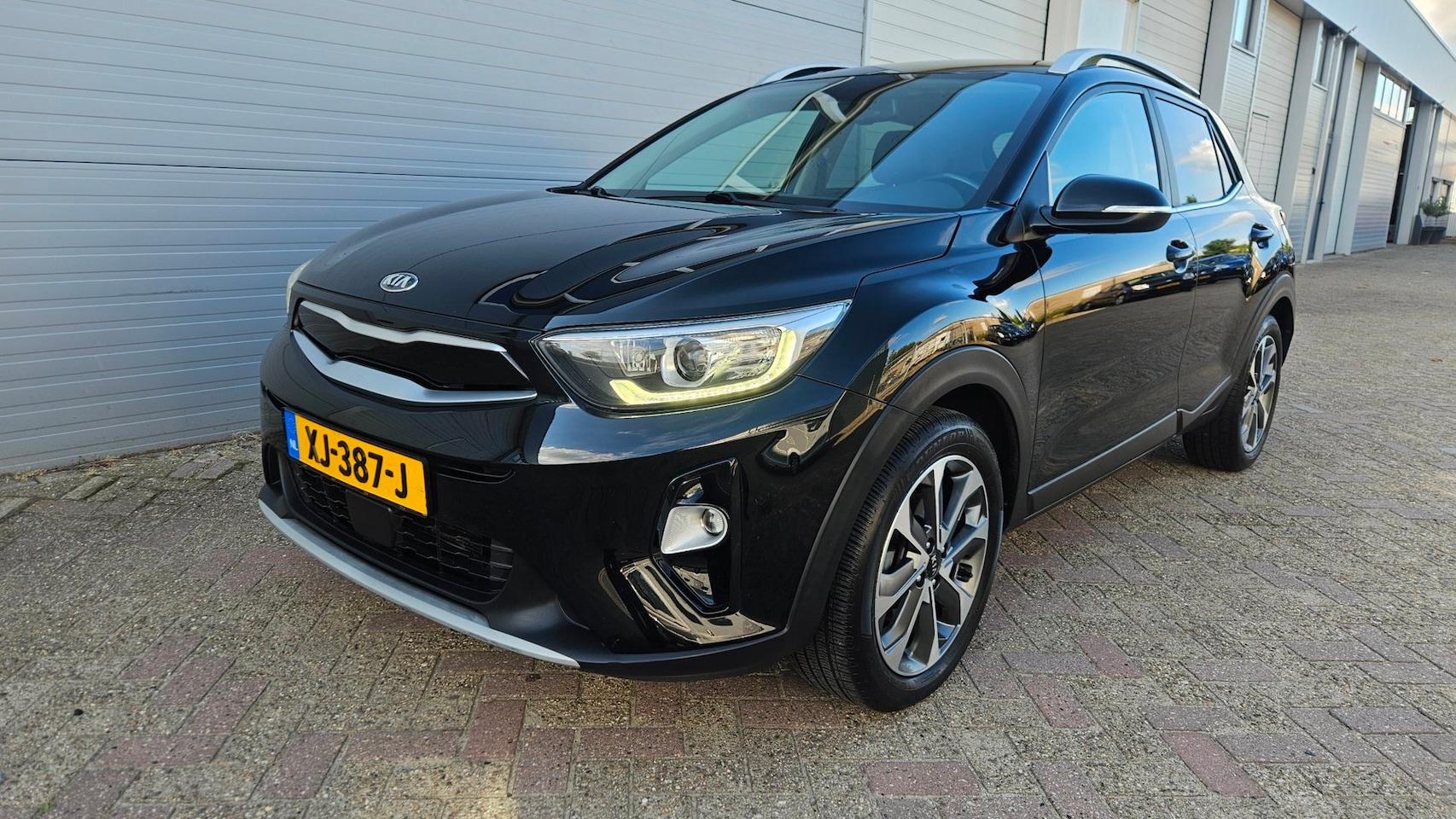 Kia Stonic - 1.0 T-GDi ExecutiveLine | Adaptive cruise | Leder - AutoWereld.nl