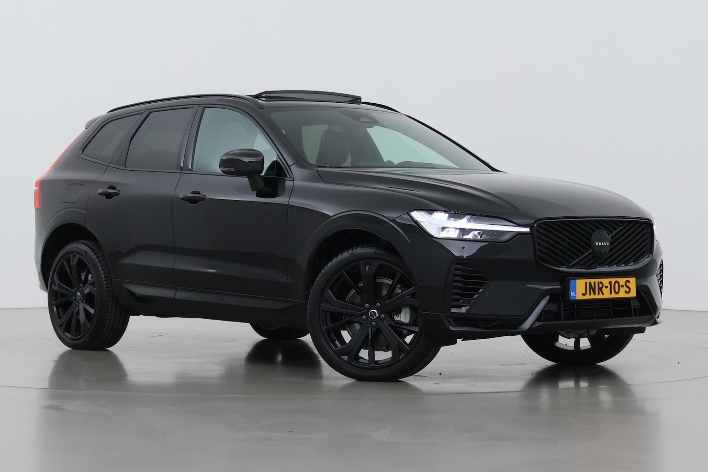 Volvo XC60 - T8 Ultra Black Edition | Luchtvering | Bowers&Wilkins | Panoramadak | 360° Camera | Massag - AutoWereld.nl