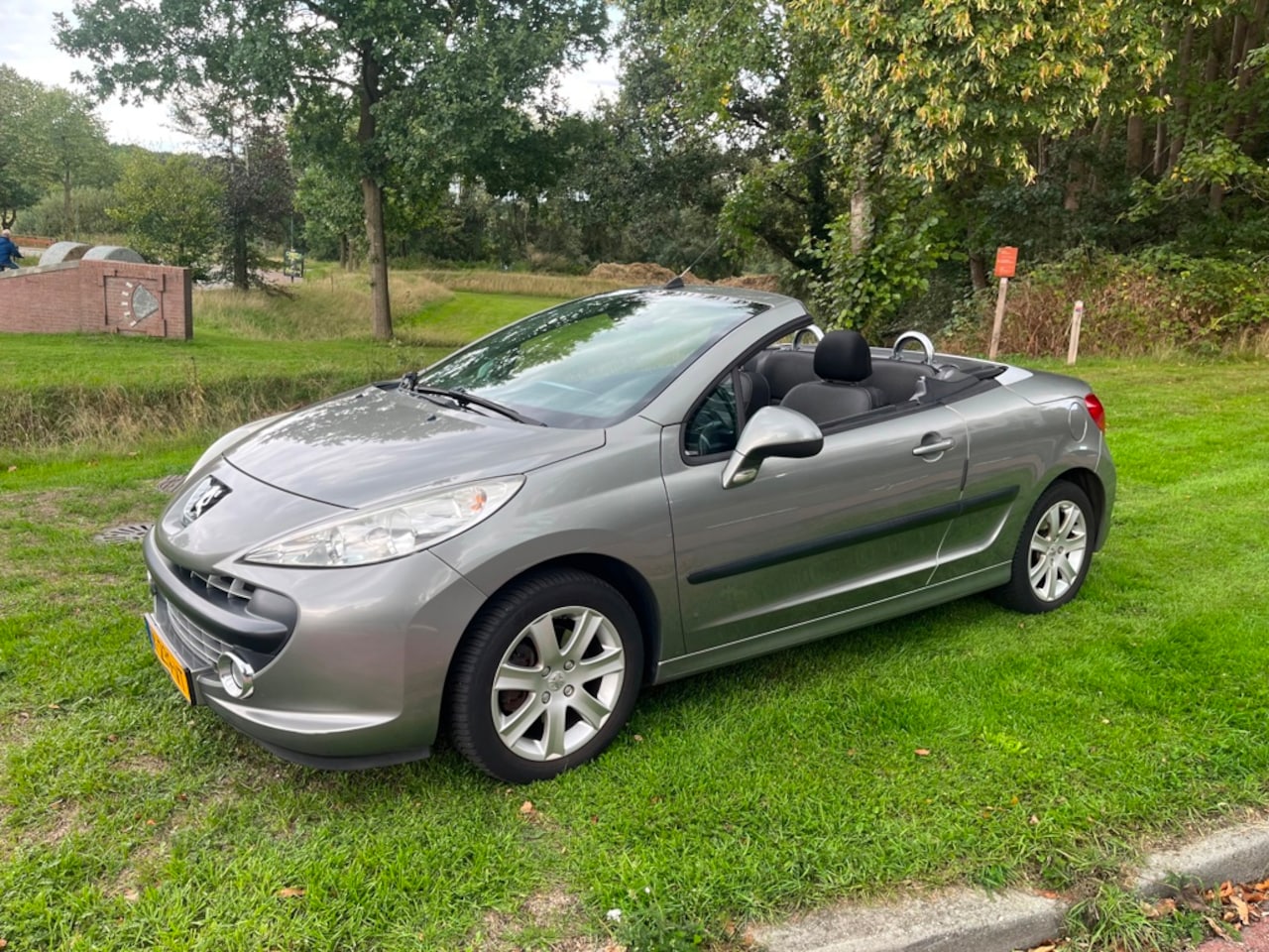 Peugeot 207 CC - 1.6 VTi Roland Garros weinig Km - AutoWereld.nl