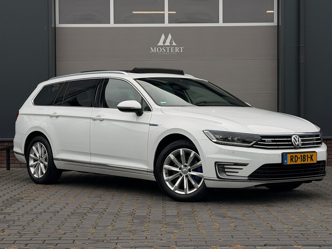 Volkswagen Passat Variant - 1.4 TSI/218pk GTE Highline|2016|Pano|Trekhaak|Camera|Adaptive cruise|Stoelverw.|Ergo stoel - AutoWereld.nl