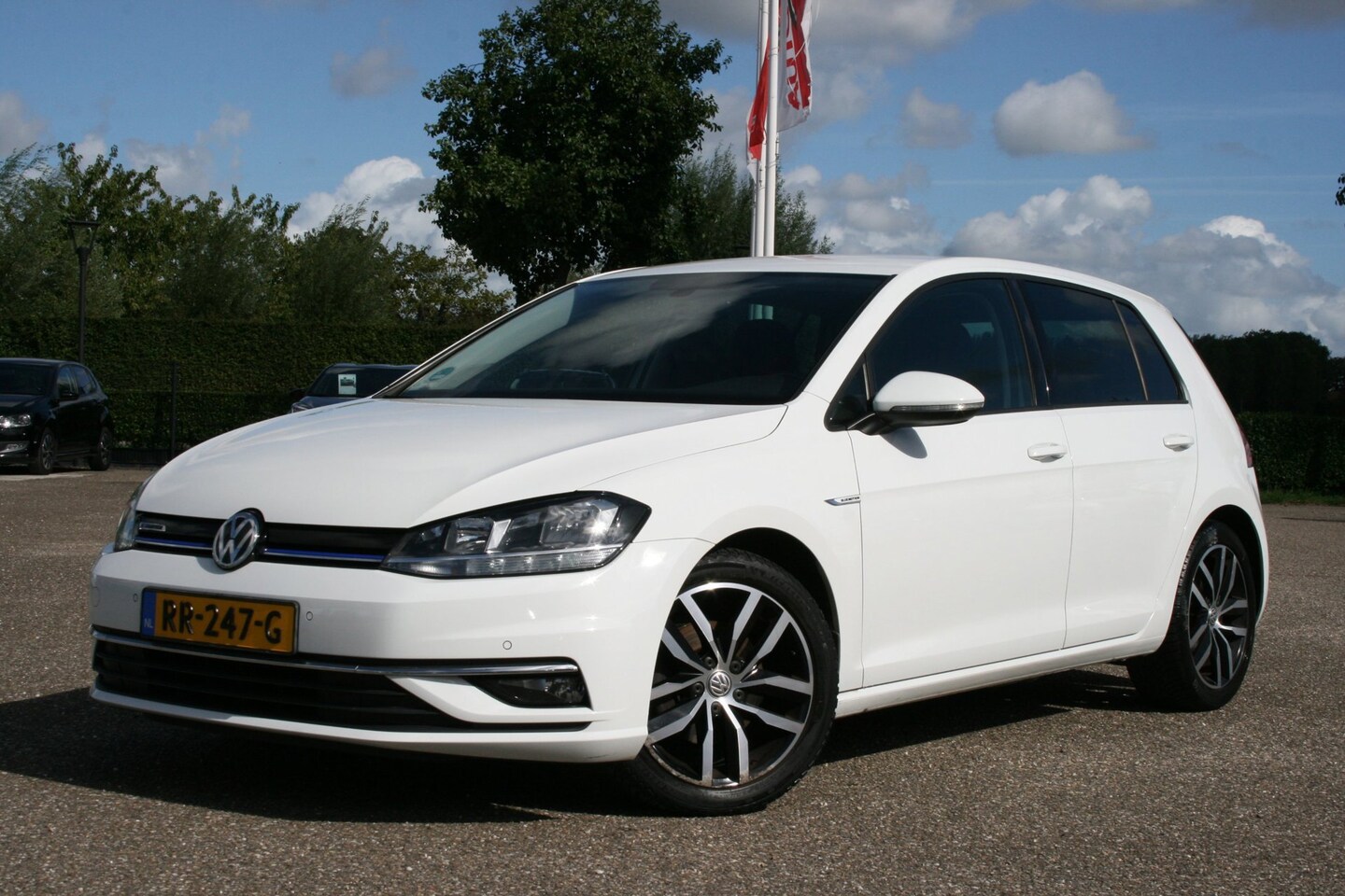 Volkswagen Golf - 1.5 TSI Highline / camera / navi / carplay / inkl. spiegels - AutoWereld.nl