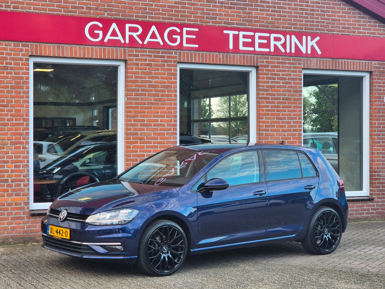 Volkswagen Golf - 1.0 TSI Comfortline Business 110PK 5drs clima, adapt.cruise, navi, carplay, pdc, lmv, trek - AutoWereld.nl