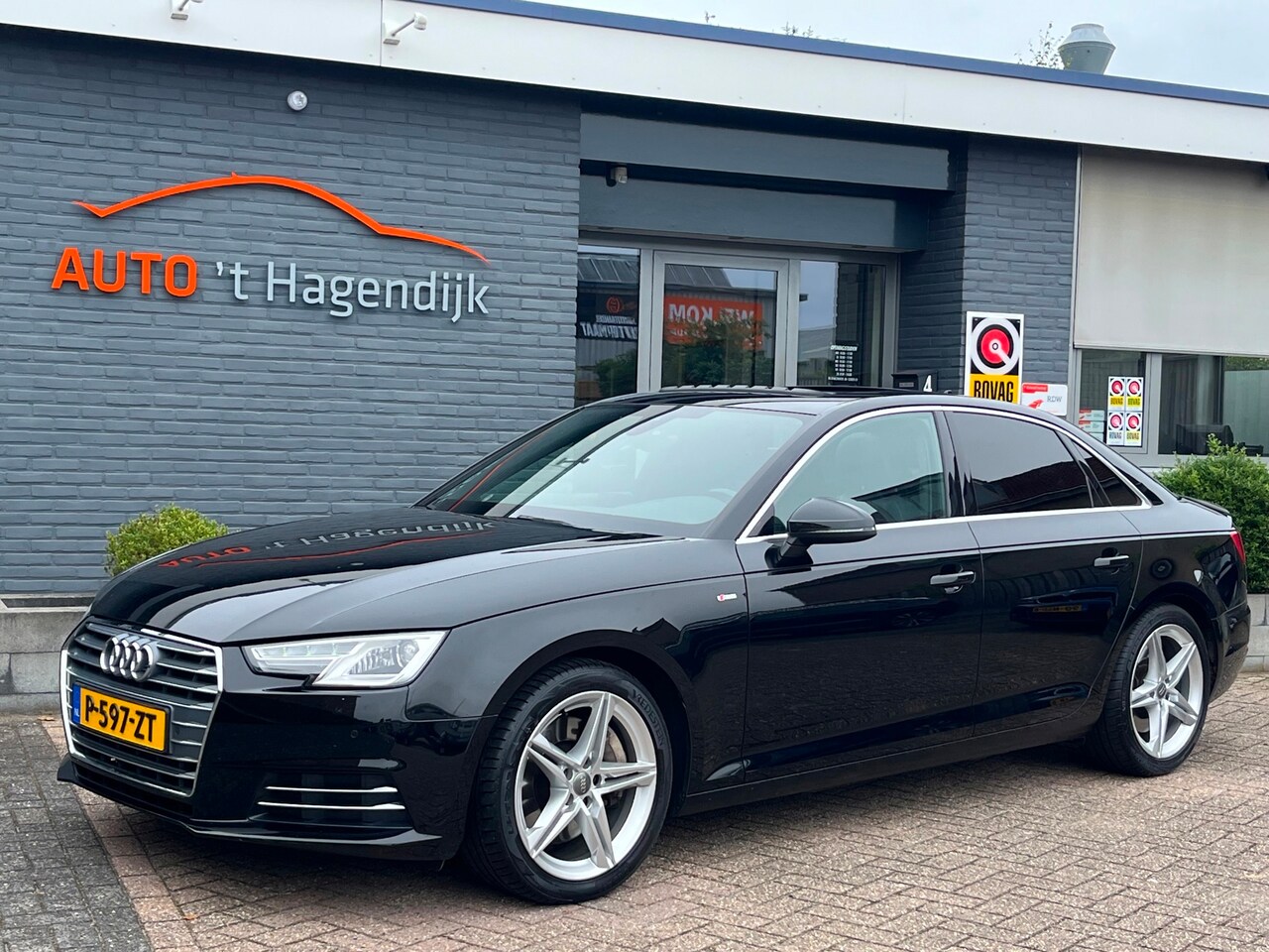 Audi A4 Limousine - 2.0 TFSI MHEV 252PK S-line pano trekh 18” - AutoWereld.nl