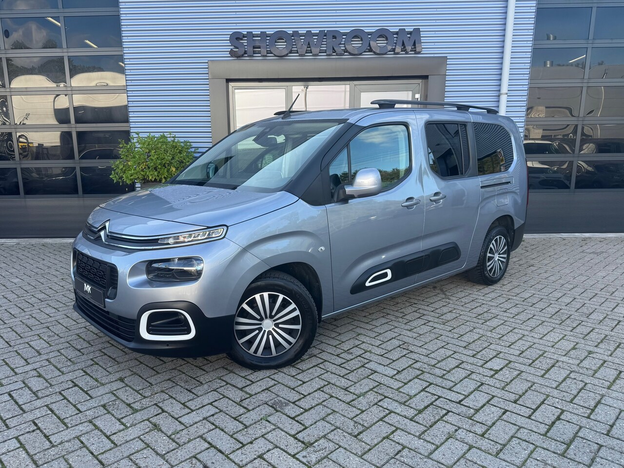 Citroën Berlingo XL - 1.2 PureTech Feel XL AUTOMAAT|TREKHAAK|APPLECARPLAY|CAMERA|PDC|CRUISE - AutoWereld.nl