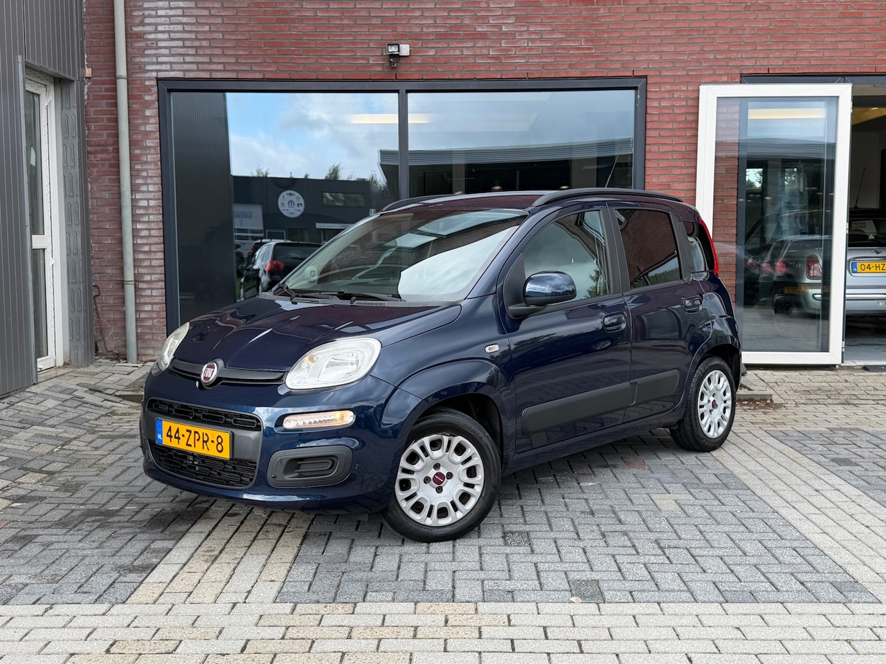 Fiat Panda - 0.9 TwinAir Lounge | 02-2027 APK! | Airco | Trekhaak | - AutoWereld.nl