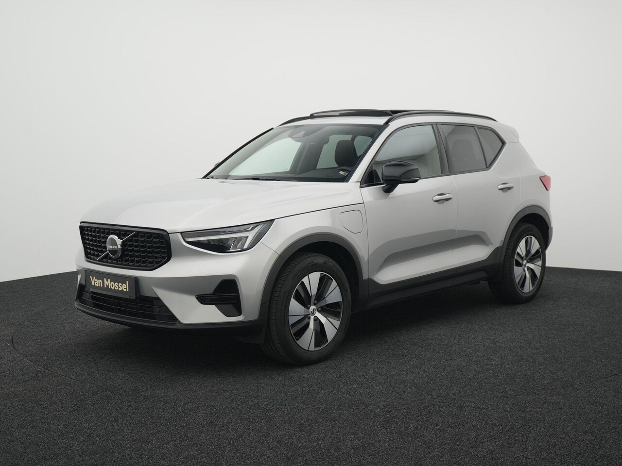 Volvo XC40 - 1.5 T4 Plug-in hybrid Plus Dark | Automaat | Stuurwiel Verwarming | Stoel Verwarming | Pan - AutoWereld.nl