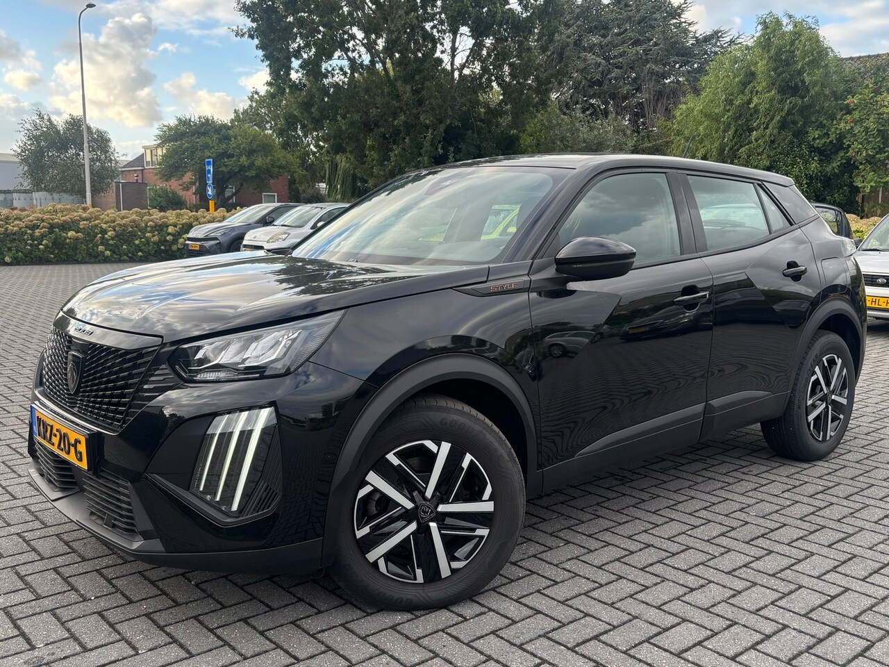 Peugeot 2008 - 1.2 Hybrid 136 Style | Cruise control | Climate control | Apple Carplay | Android Auto | - AutoWereld.nl