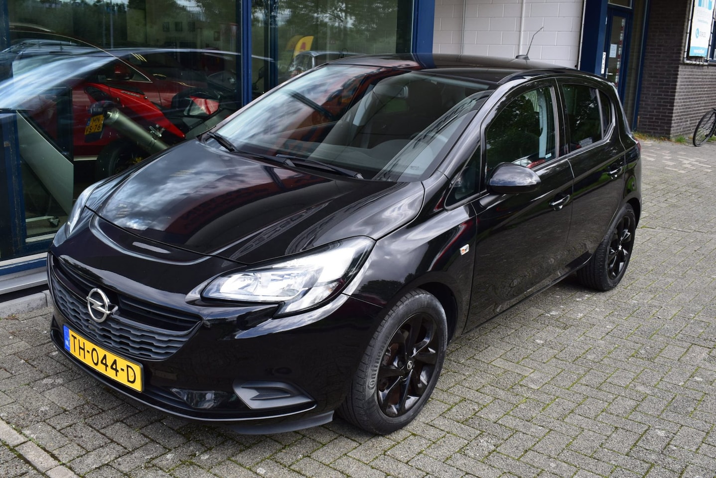 Opel Corsa - 1.4 Black Edition|5-deurs|airco|lichtmetalen velgen - AutoWereld.nl
