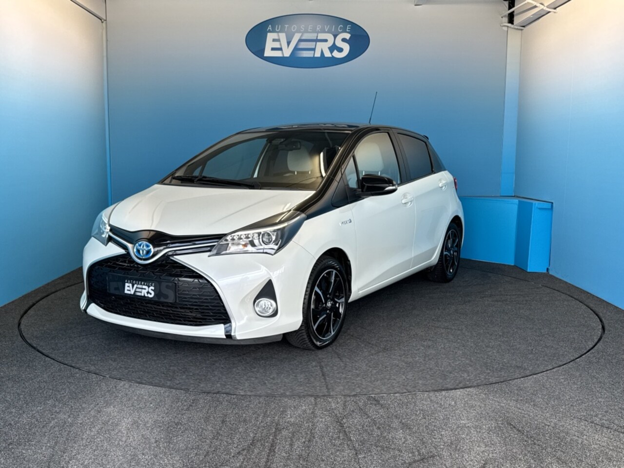 Toyota Yaris - 1.5 Hybrid Dynamic Trekhaak, Allseasonbanden - AutoWereld.nl