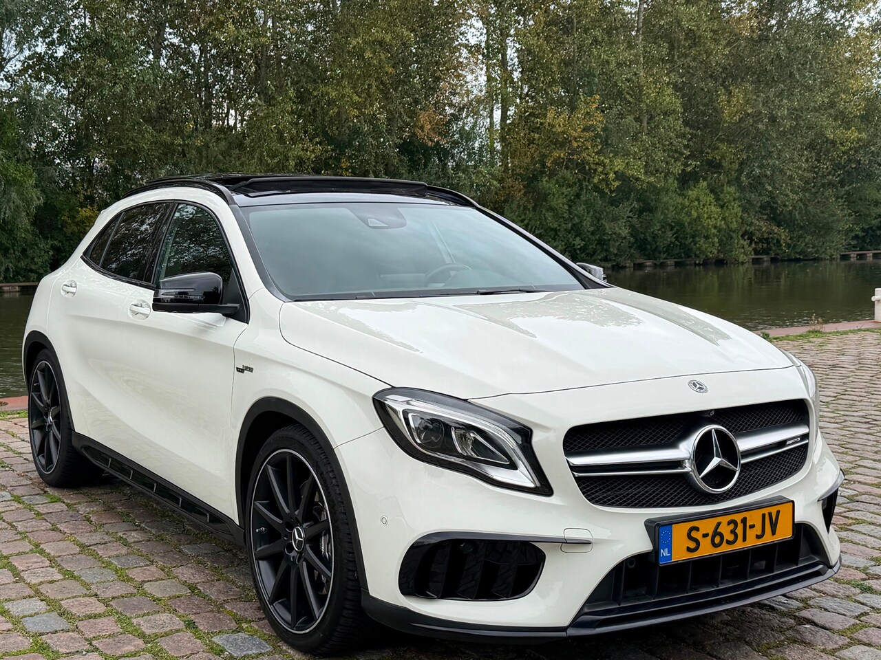 Mercedes-Benz GLA-Klasse - AMG 45 4MATIC Premium Plus DEALER ONDERHOUDEN H&K SOUND DUBBELE PANO CARBON INTRIEUR 360 G - AutoWereld.nl