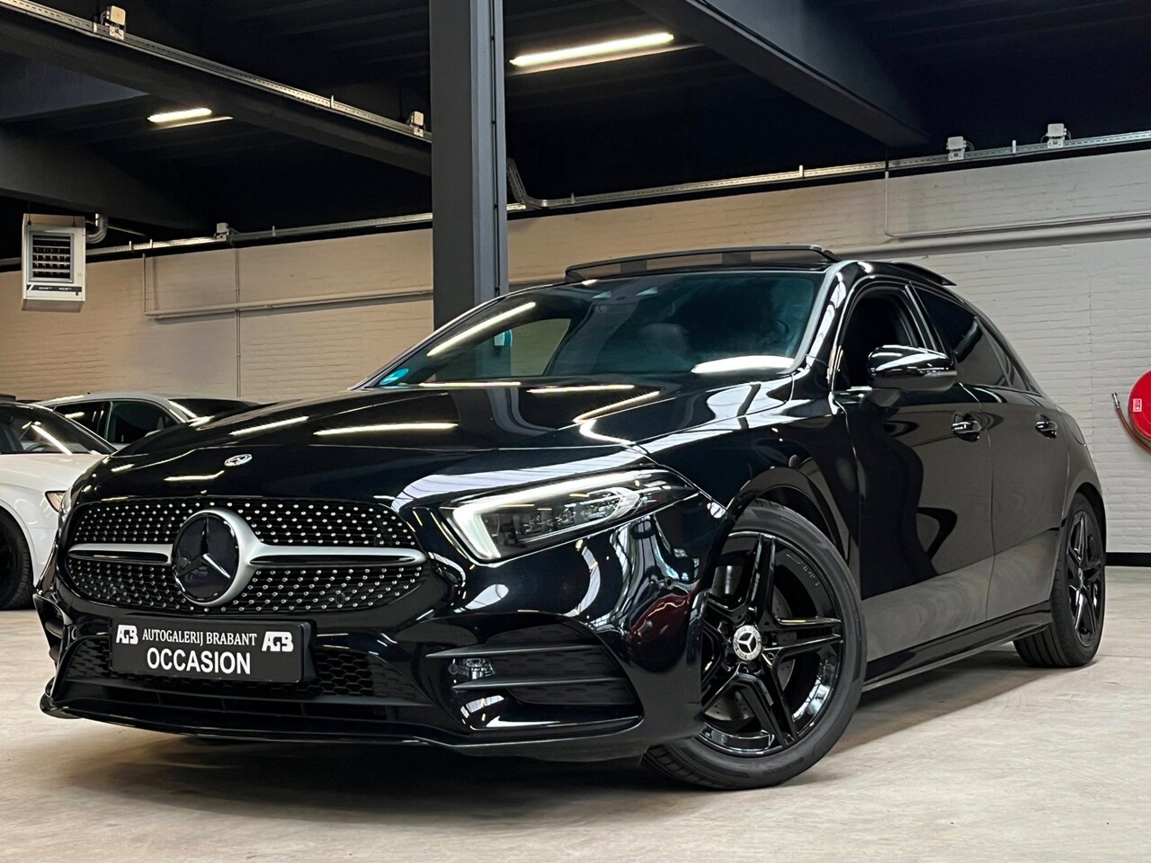 Mercedes-Benz A-klasse - A 250 AMG Pano/Sfeer/CarPlay/Automaat - AutoWereld.nl