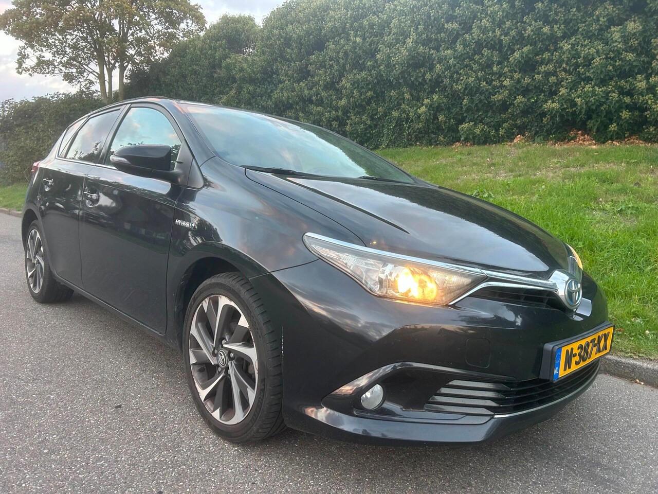 Toyota Auris - 1.8 Hybrid Dynamic - Navi - Camera - 17 inch - AutoWereld.nl