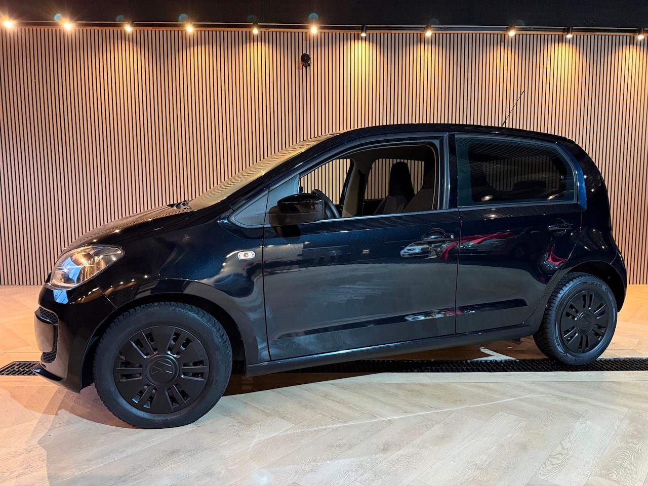 Volkswagen Up! - 1.0 Automaat | Black on Black | Cruise - AutoWereld.nl