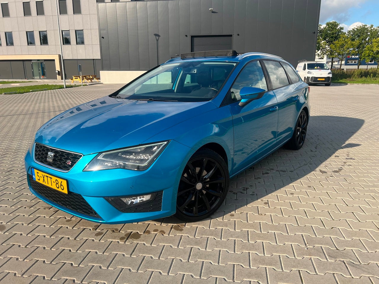 SEAT Leon ST - 1.4 TSI ACT FR Dynamic Panoramadak|Stoelverwarming - AutoWereld.nl