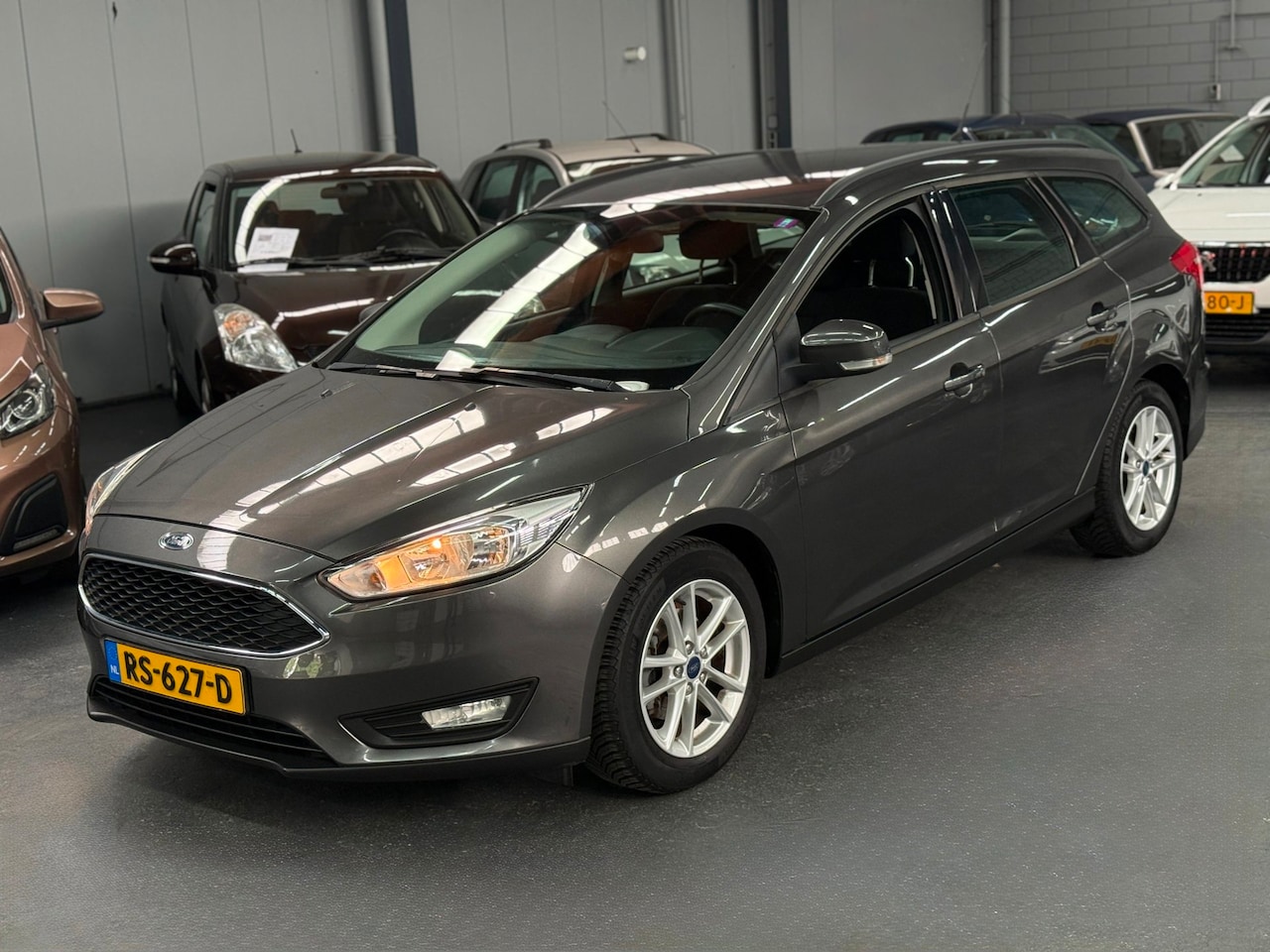 Ford Focus Wagon - 1.0 Trend Automaat Navi PDC Trekhaak APK NAP - AutoWereld.nl