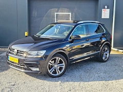 Volkswagen Tiguan - 1.4 TSI Connected Series Automaat PANO