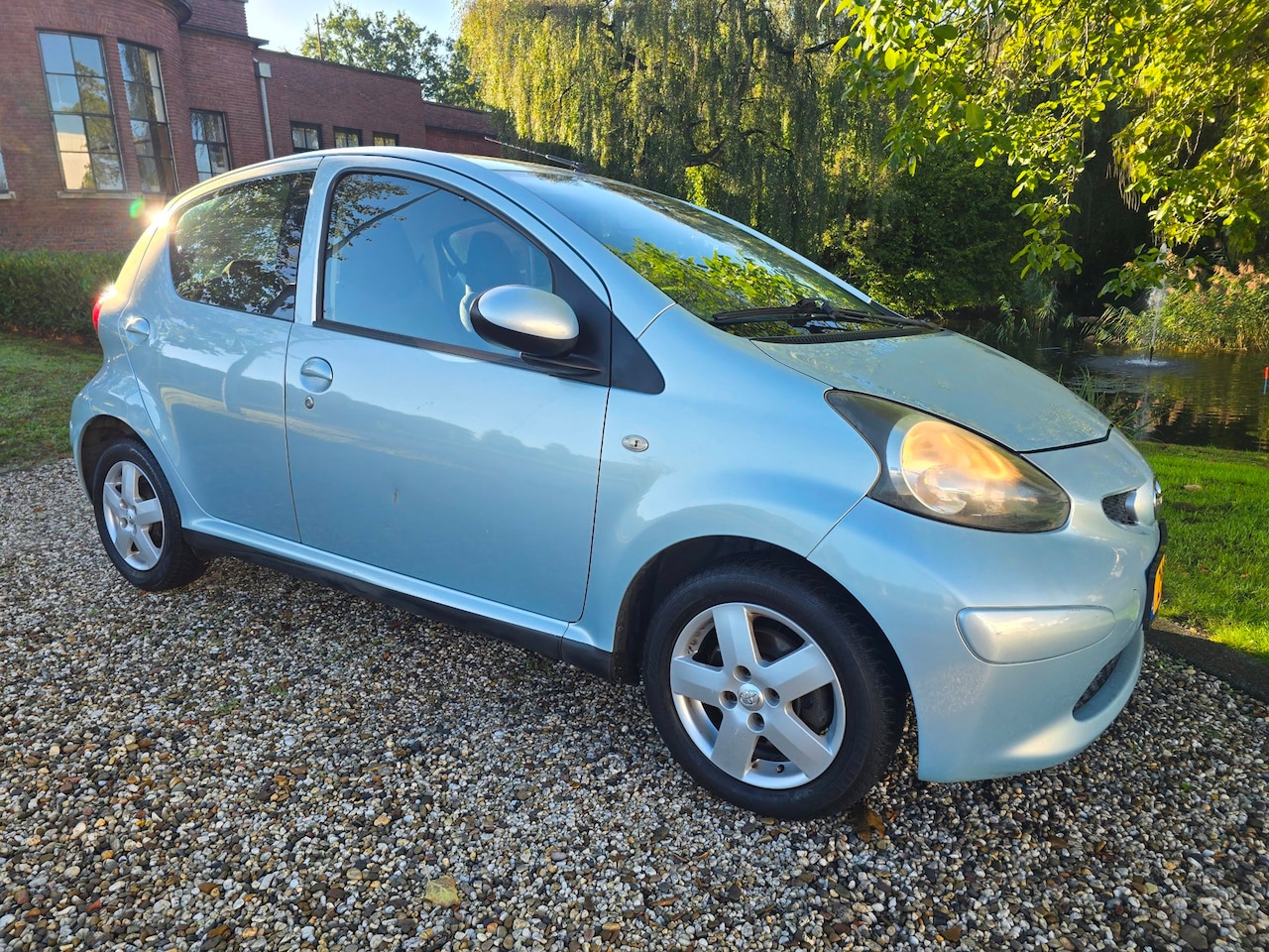 Toyota Aygo - 1.0-12V + 5-deurs AIRCO *apk:04-2027* - AutoWereld.nl