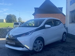 Toyota Aygo - 1.0 VVT-i x-now/ Camera/ AC/ Navi/ Carplay/ Elec. spiegels