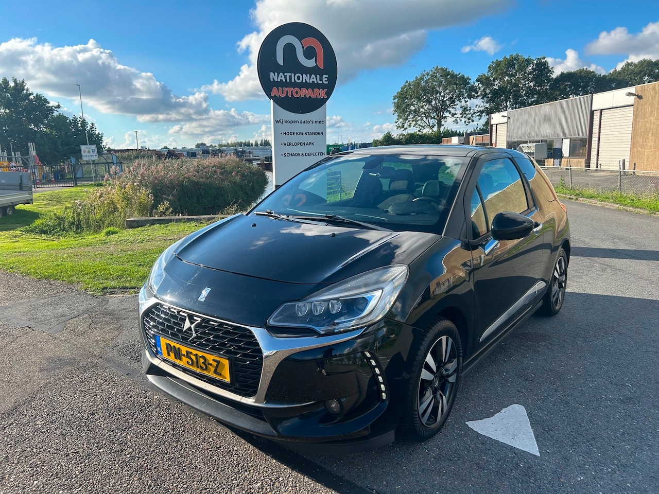DS 3 - 2017 * 1.2 PureTech So Chic * APK * - AutoWereld.nl