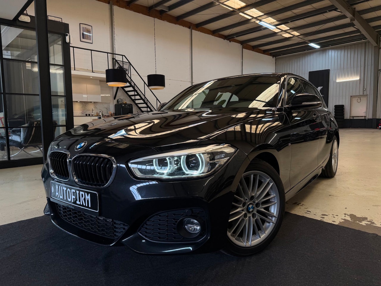 BMW 1-serie - 118i M Sport Edition Nette Auto Dealer Onderhouden Leder Bekleding Parkeersensoren Bluetoo - AutoWereld.nl