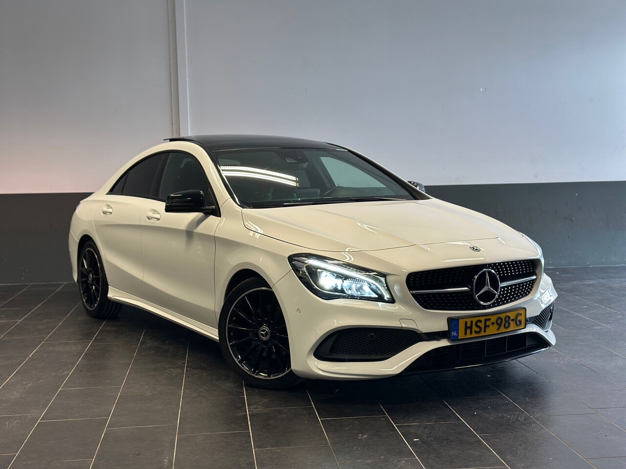 Mercedes-Benz CLA-Klasse - 200 Business AMG , Night , Pano , Full options - AutoWereld.nl
