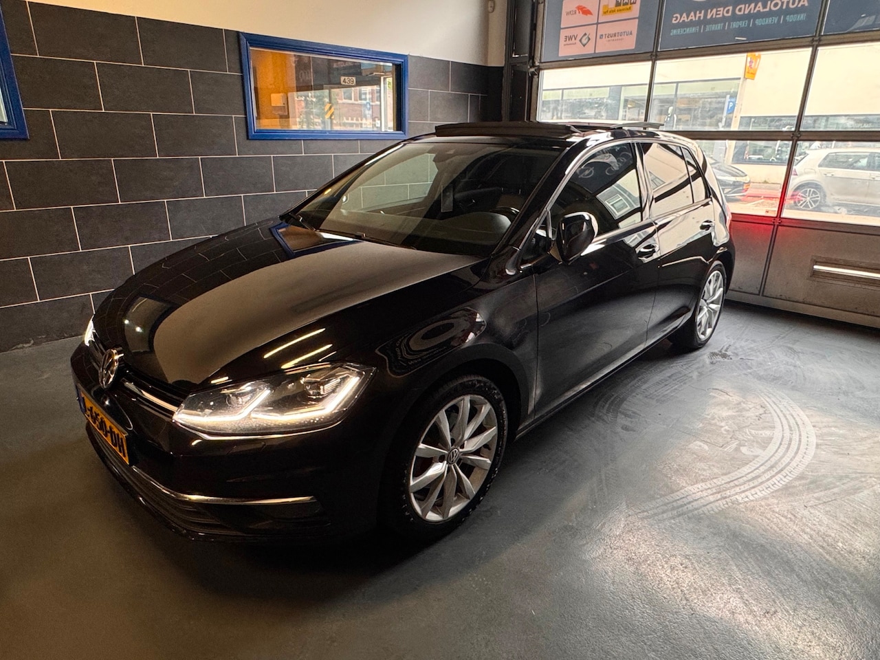 Volkswagen Golf - 1.5 TSI - Virtual - Pano - Carplay - Camera - Keyless - Font Assist - ACC - AutoWereld.nl