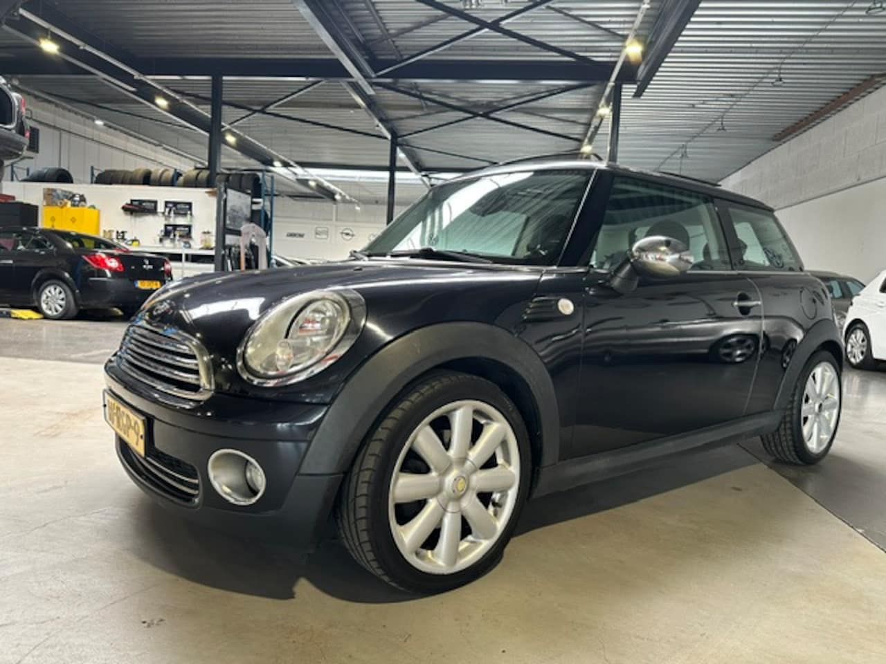 MINI 3-Deurs - 1.6 Cooper/Panoramadak/Airco/Pdc achter/Apk nieuw bij aflevering - AutoWereld.nl