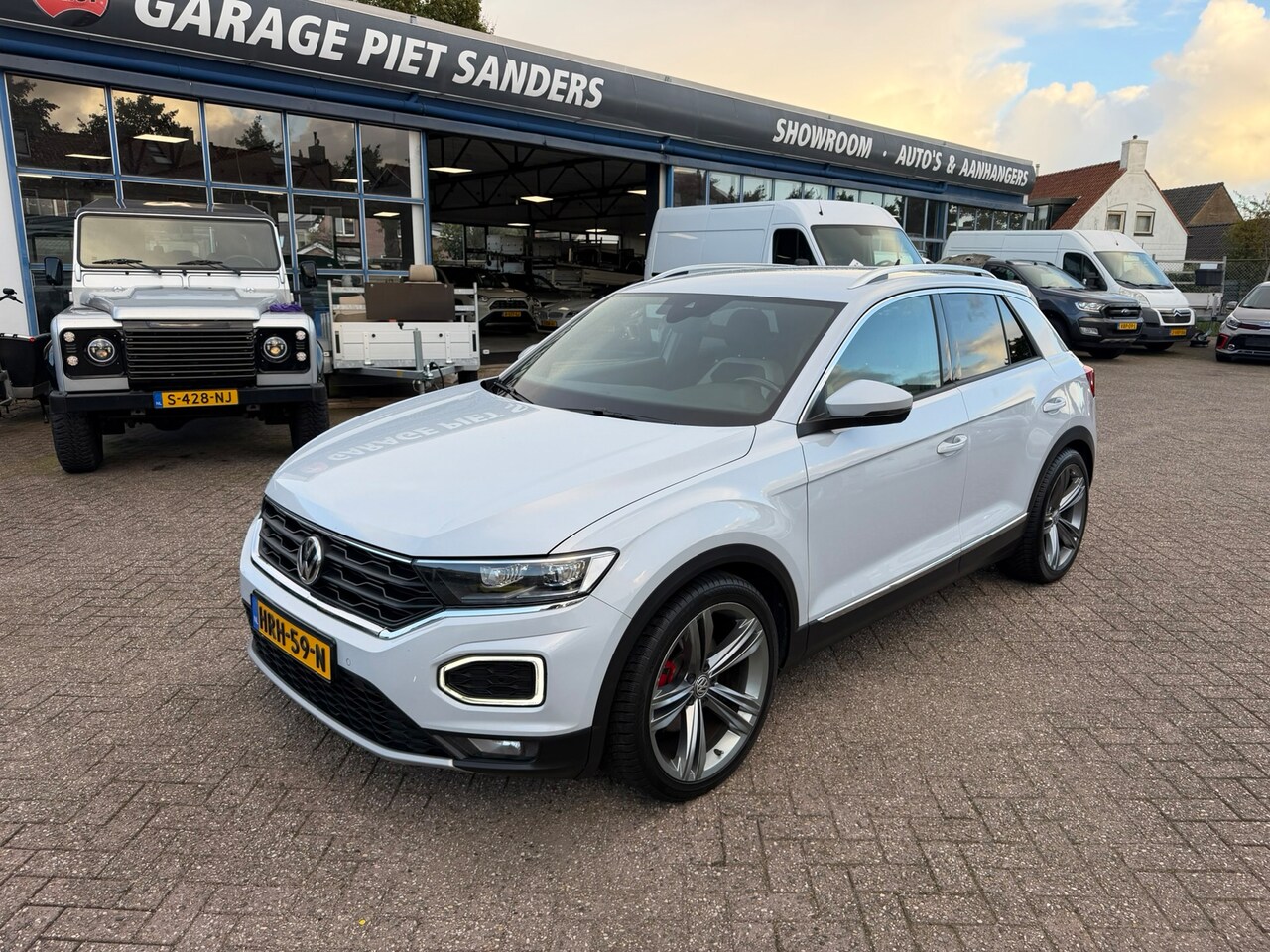 Volkswagen T-Roc - 2.0 TSI 4Motion Sport I Clima I Cruise I Stoel/Stuur verw. I Trekhaak - AutoWereld.nl
