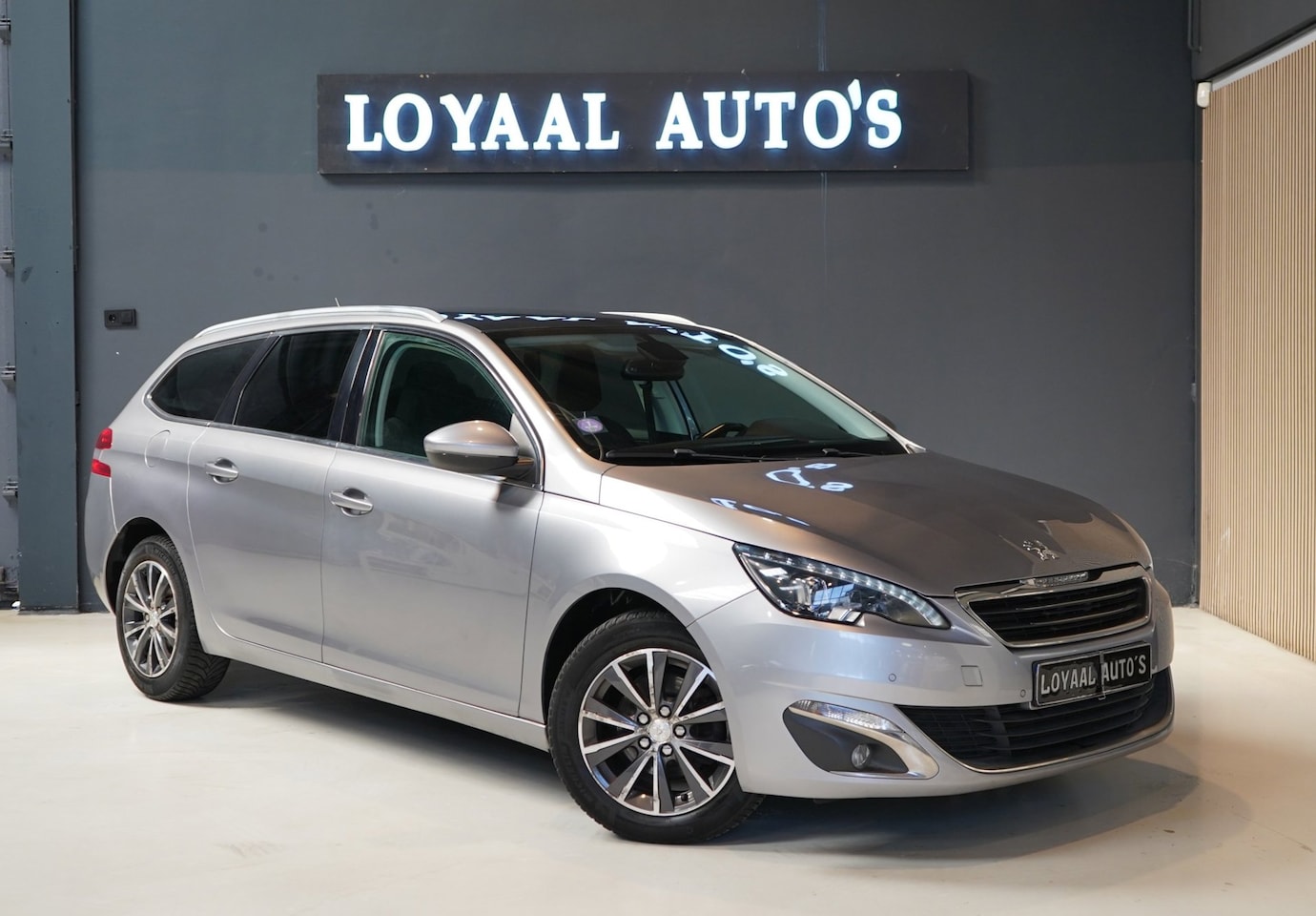 Peugeot 308 SW - 1.2 PureTech Blue Lease Premium | TREKHAAK | CRUISE | PDC | NAVI | NAP | AIRCO | APK | ELE - AutoWereld.nl