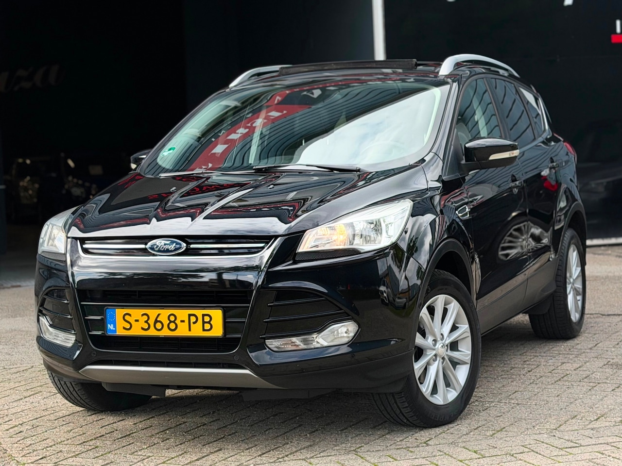 Ford Kuga - 1.5 Titanium PANO/NAVI/KEYLESS-GO/LEDER/CRUISE | KEURIGE AUTO ! - AutoWereld.nl