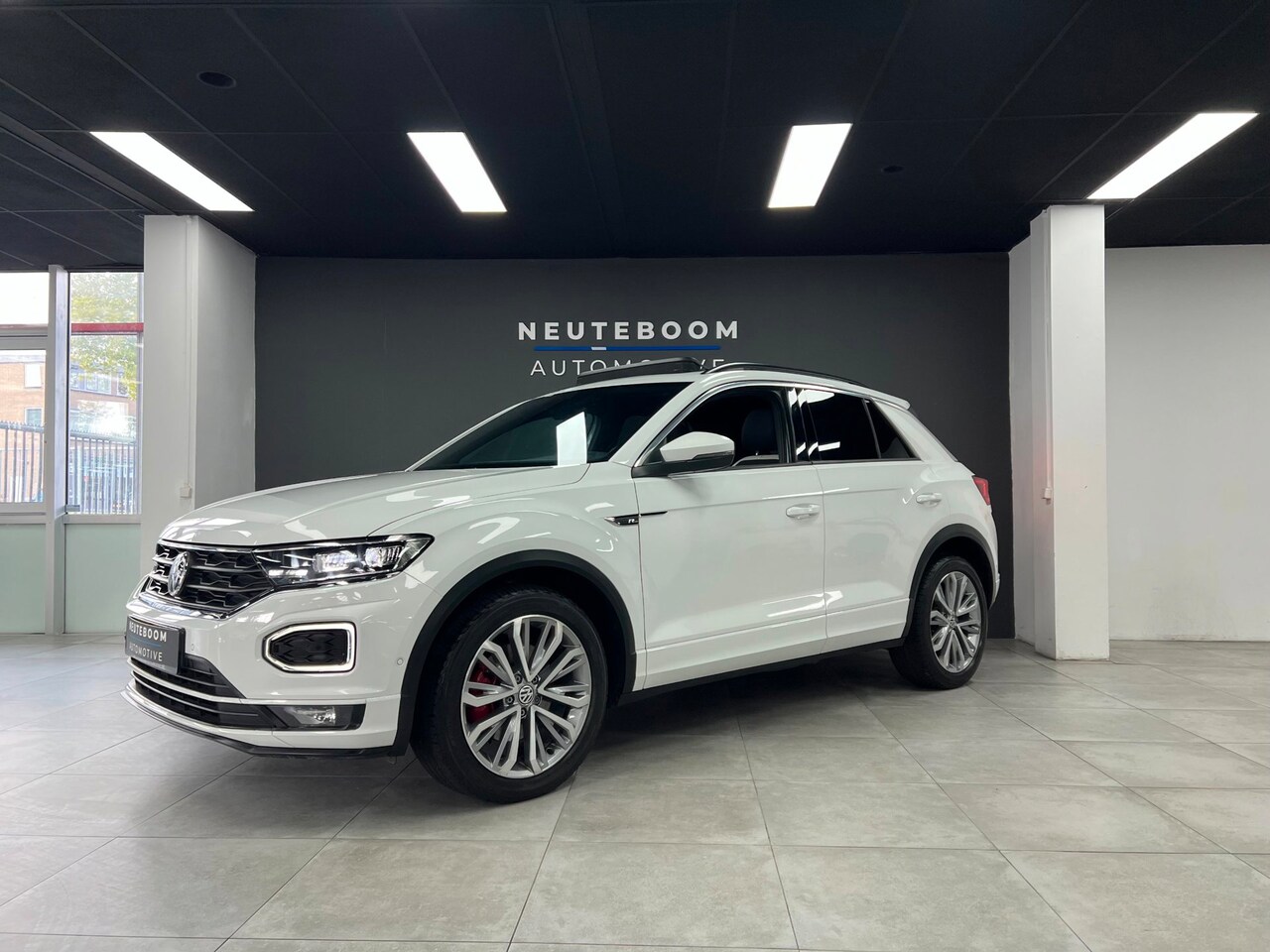 Volkswagen T-Roc - 1.5 TSI R-LINE | ACC | Pano | Virtual - AutoWereld.nl